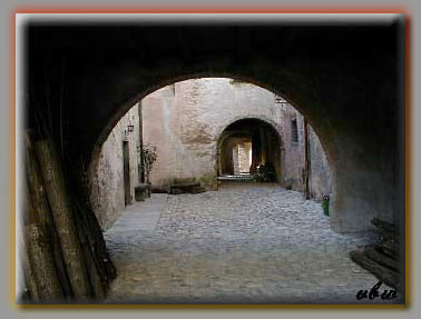 La Via Mercatorum - I portici del Cornello dei Tasso