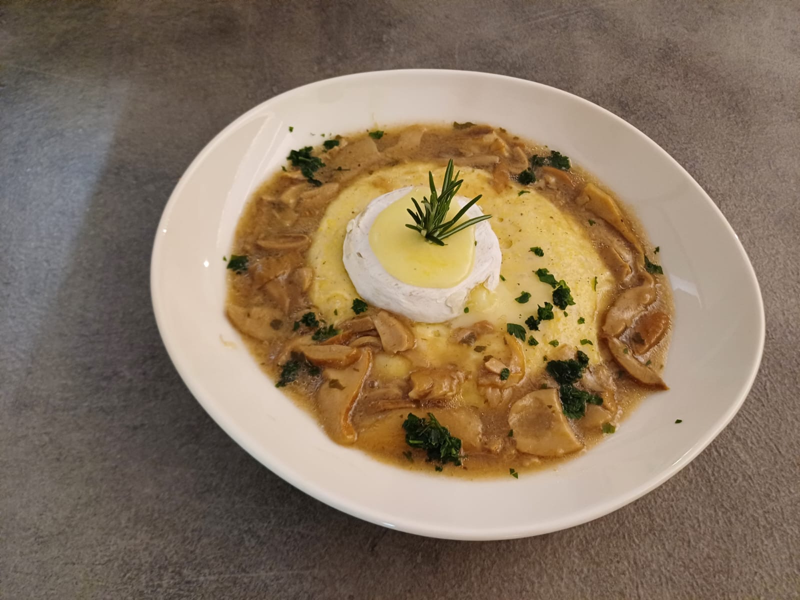 Piatto vegetariano degustazione territorio