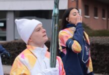 Villa d’Almè, partita la Fiamma olimpica: tra i tedofori anche Federico da Branzi – VIDEO