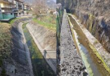 Centrale a Zogno chiusa, canale pieno di melma e rifiuti. San Pellegrino: si riapra