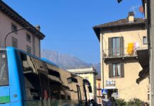 San Giovanni Bianco, via le fermate pericolose. Ma arriva il semaforo per i bus